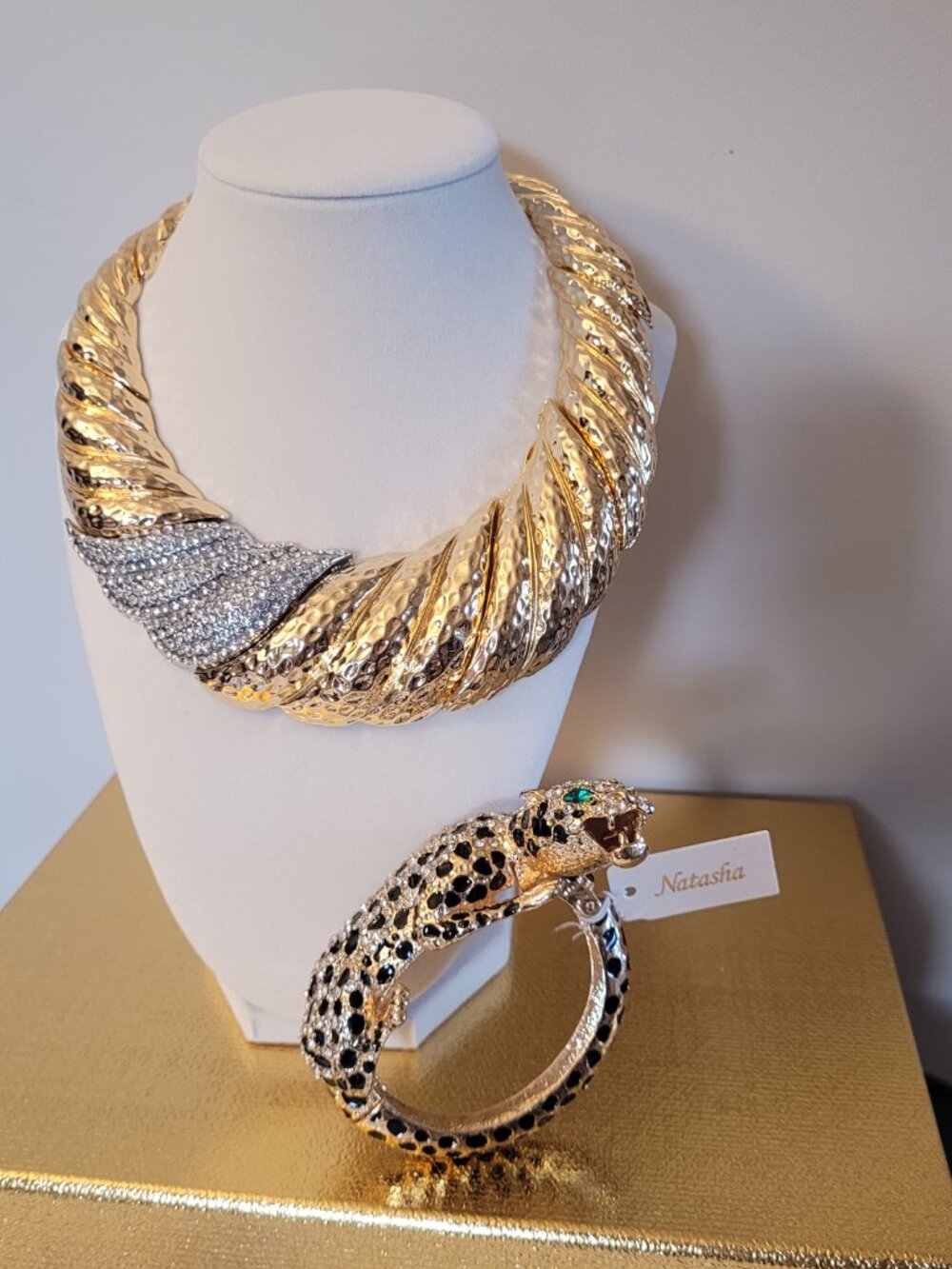 Stunning Fearless and Majestic Tiger Bracelet. Gold-Tone. Sparkly. Natasha. New. - Picture 14 of 15